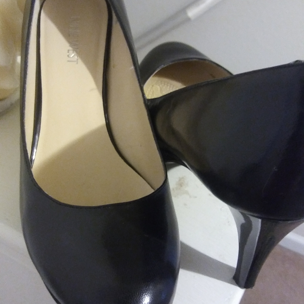Heels - Picture 3 of 3